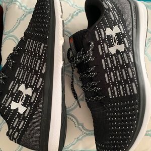 New Under Armour tennis shoes